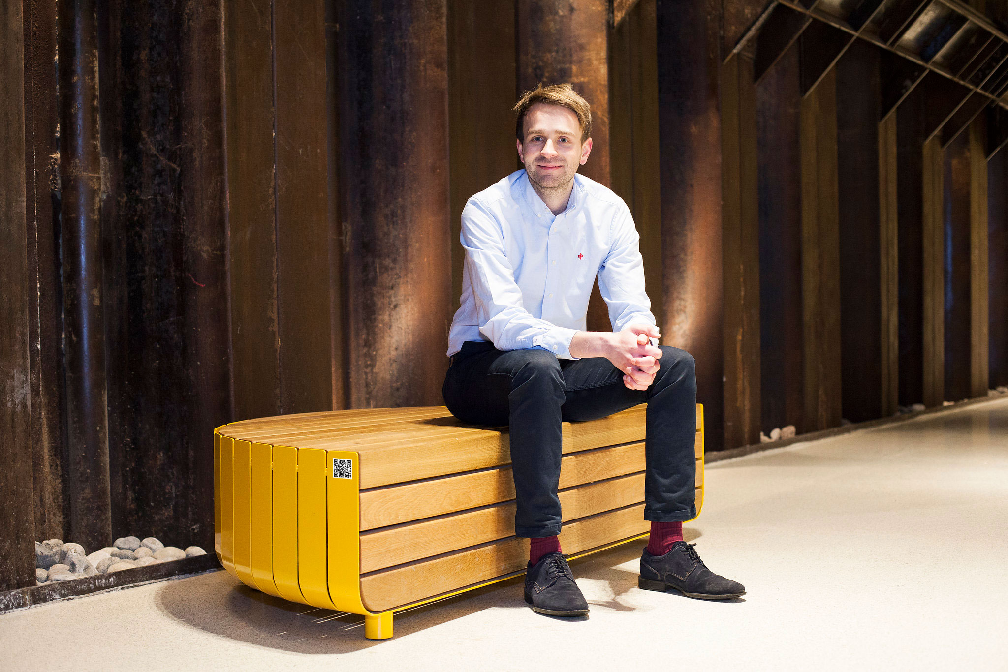 Vestre bench_w_QR code