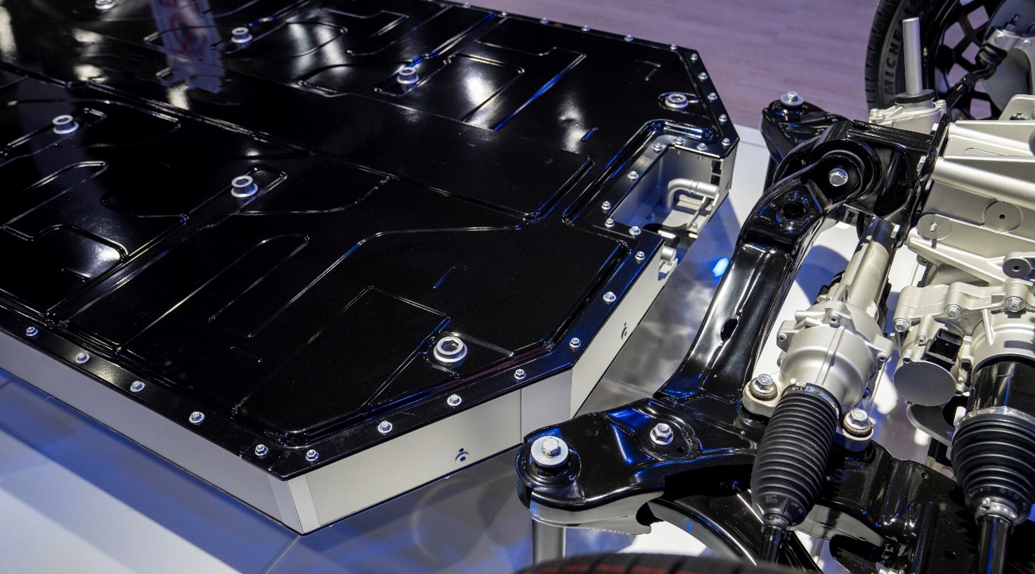 Aluminium extrusions for automotive battery trays and battery enclosures