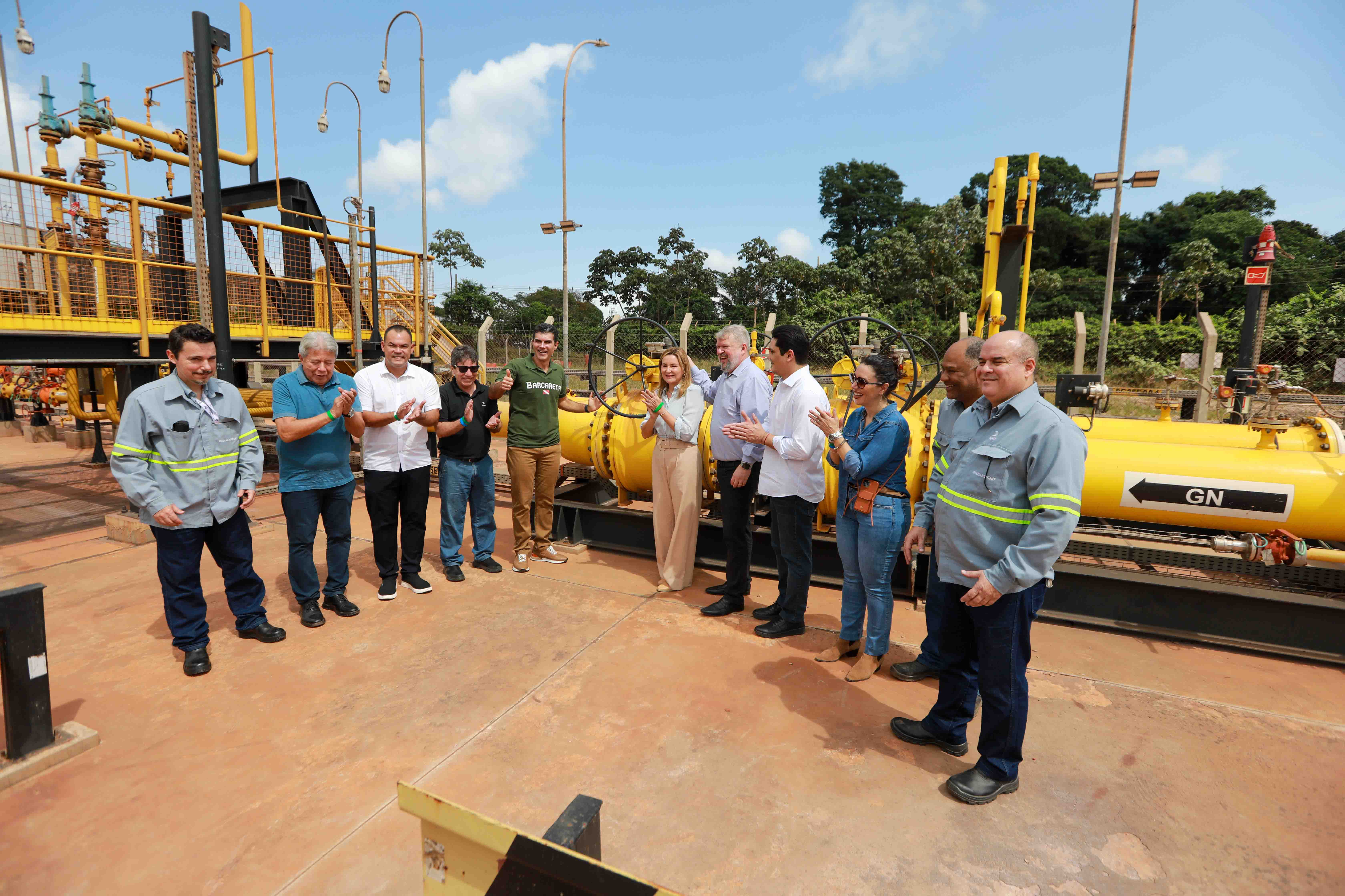 The Governor of Para, Helder Barbalho, and state and municipal authorities from Barcarena, marking the start of alumina production using natural gas.