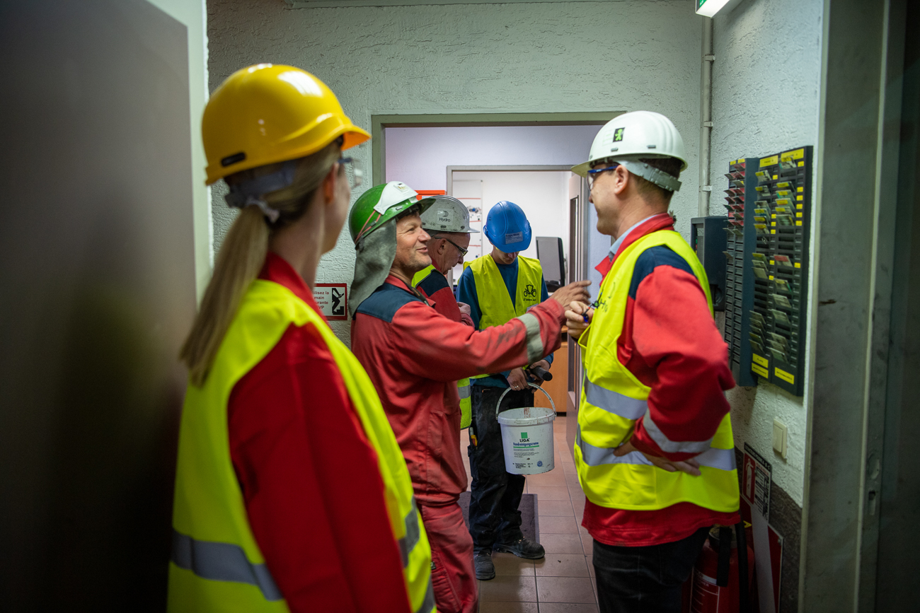 Employees at Clervaux in discussions. Photo: Øyvind Breivik